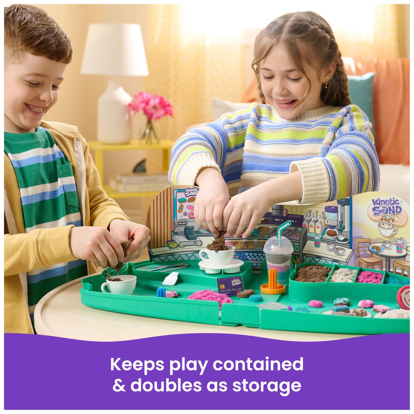 Kinetic Sand, Café Case with 793g Play Sand in 4 Colours, 9 Tools and Moulds, Storage, Kids’ Toys for Girls and Boys Aged 5 and up