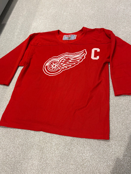 Vintage Detroit Red Wings Steve Yzerman #19 Hockey NHL CCM Jersey Size M