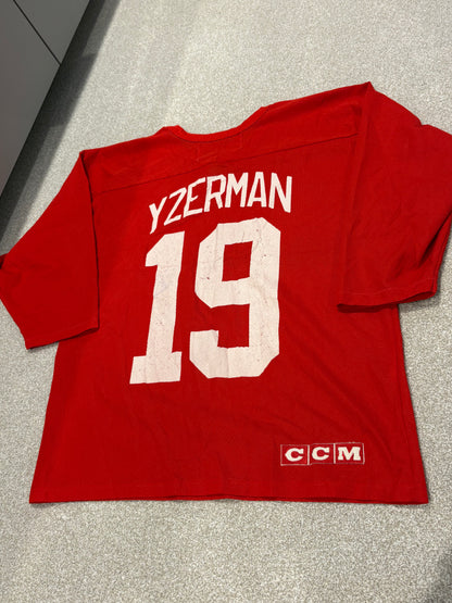 Vintage Detroit Red Wings Steve Yzerman #19 Hockey NHL CCM Jersey Size M